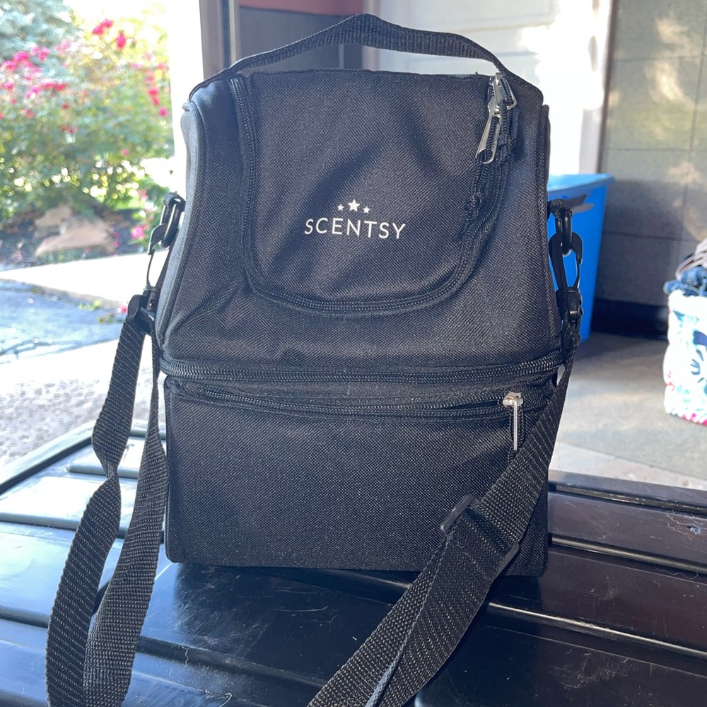 ✨6 for $25✨Brand New *Scentsy* Lunch Bag 💜